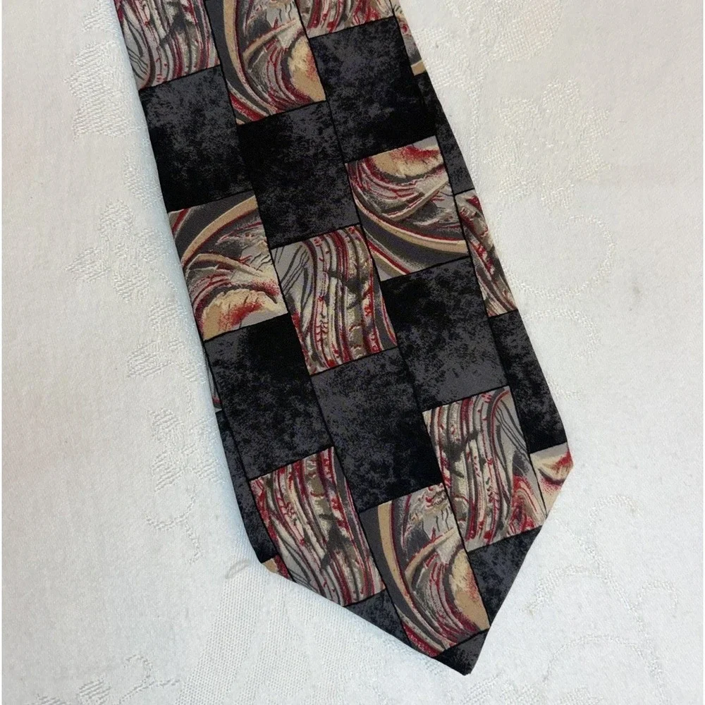 Gianfranco Ruffini Italy Silk Tie Geometric Necktie Vintage 100% Italian Silk